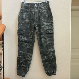 Arizona Juniors’ Camo Pants Sz 1